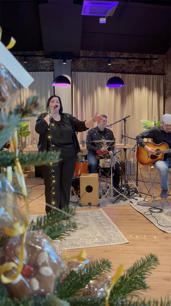 I'm Still Standing – Dunkelschwarz · Linz